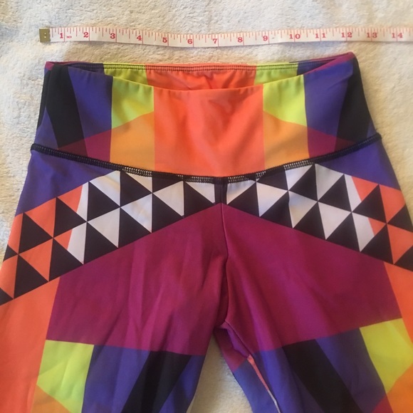 ONZIE Abstract Triangle Pattern Multi Leggings - Picture 15 of 16